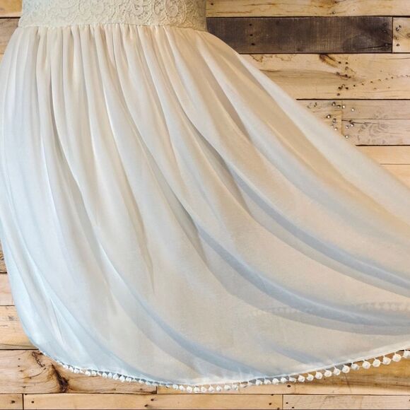 FRANCESCA’S white lace top w/ sheer overlay skirt & crochet hem accent, open bck - Picture 3 of 9